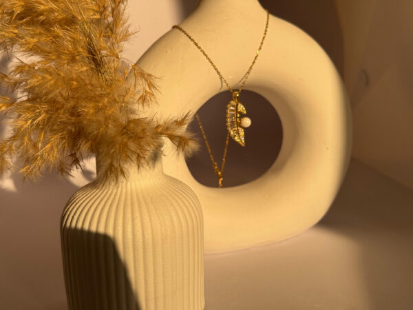 Pearl Leaf Elegance