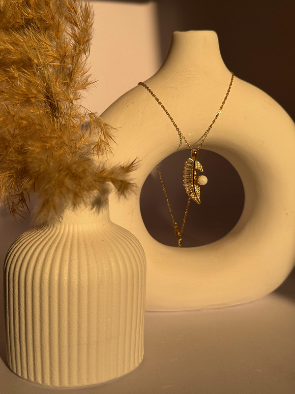 Pearl Leaf Elegance
