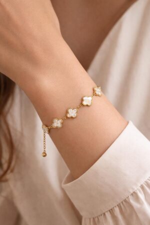 N0004 (2) Pearl Clover Bracelet