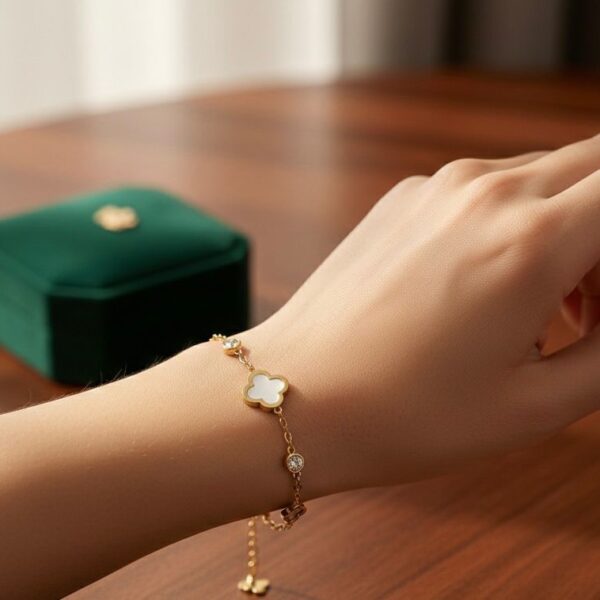 N0011 (1) Golden Clover Bracelet