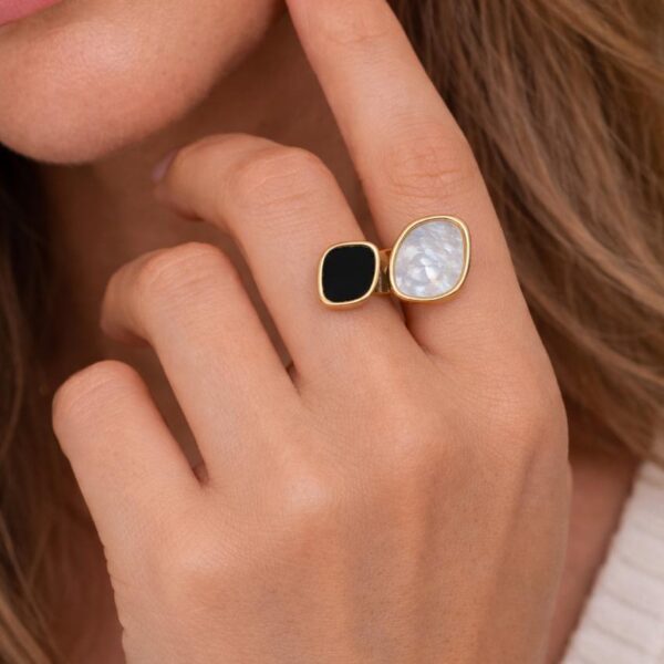 Luna Noir Ring