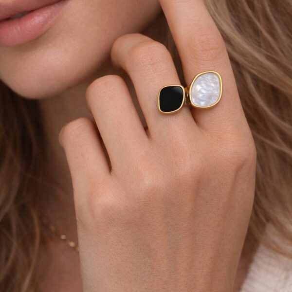 Luna Noir Ring