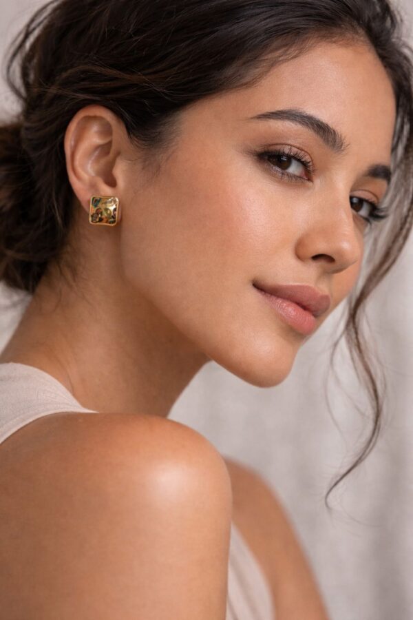 N0027 (1) Lumi Square Studs