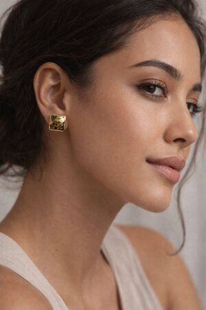 N0027 (2) Lumi Square Studs_