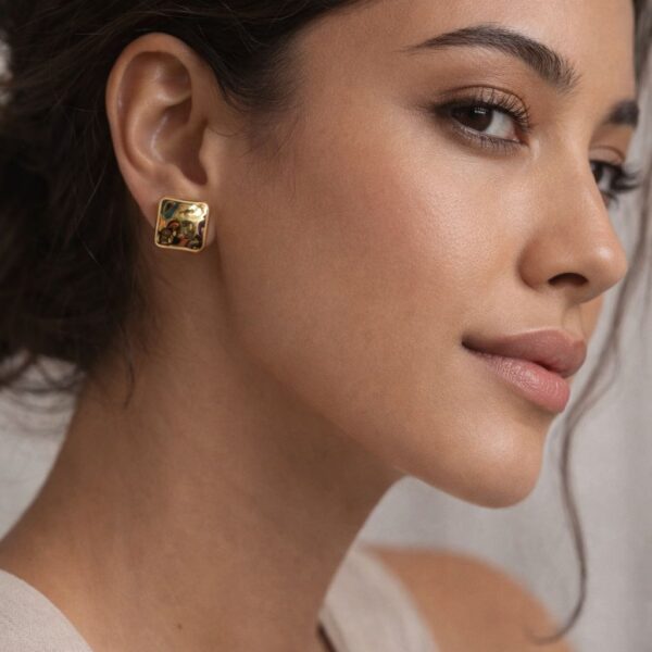 N0027 (2) Lumi Square Studs